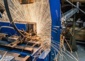 Wie ein Service für Laserschneidanlagen Ihre Produktion effizienter macht