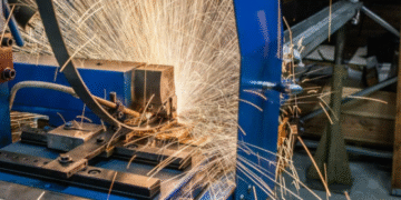 Wie ein Service für Laserschneidanlagen Ihre Produktion effizienter macht